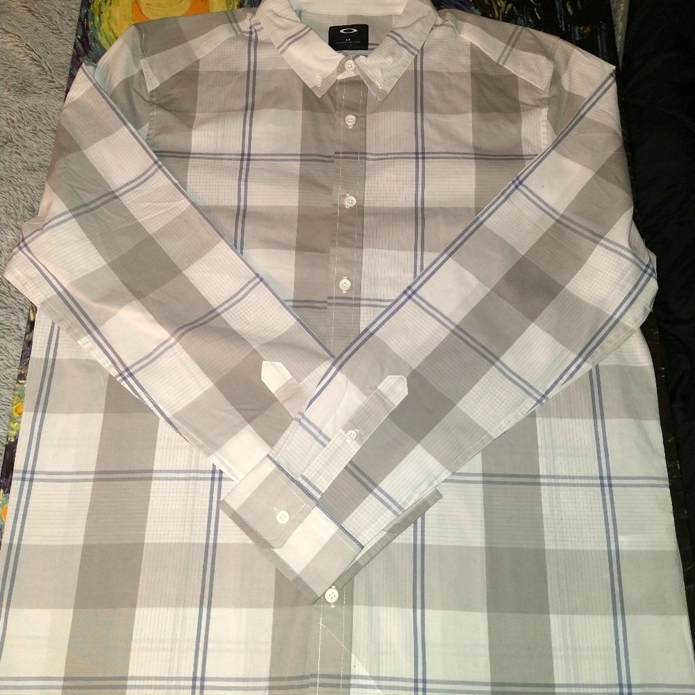 Oakley button up large